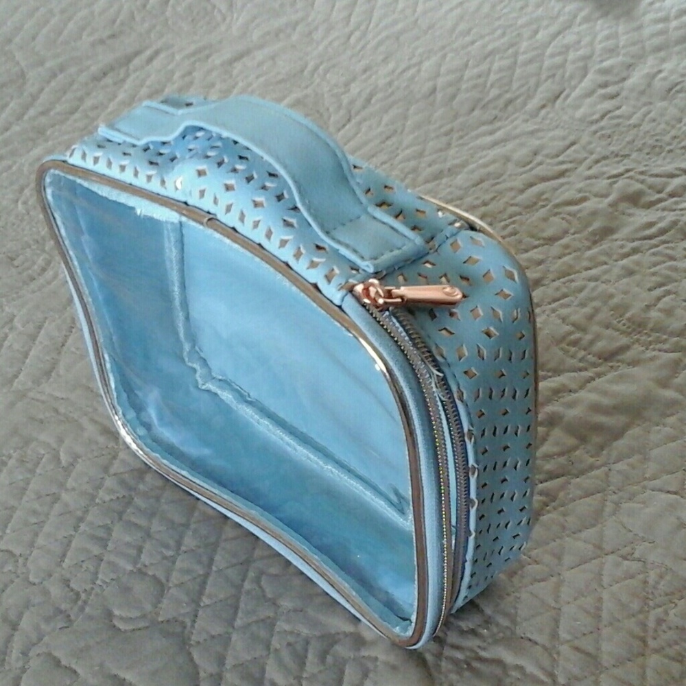 NWOT travel case with bags - Picture 6 of 7